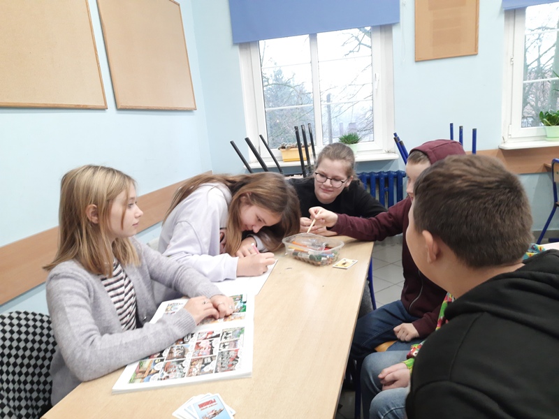 Akcja „BOOM! Na komiksy i gry planszowe w bibliotece” w Szkole Podstawowej w Gołańczy