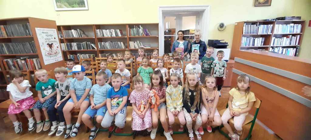 Anna Borak-Kula czytała dzieciom w bibliotece w Ołdrzychowicach Kłodzkich